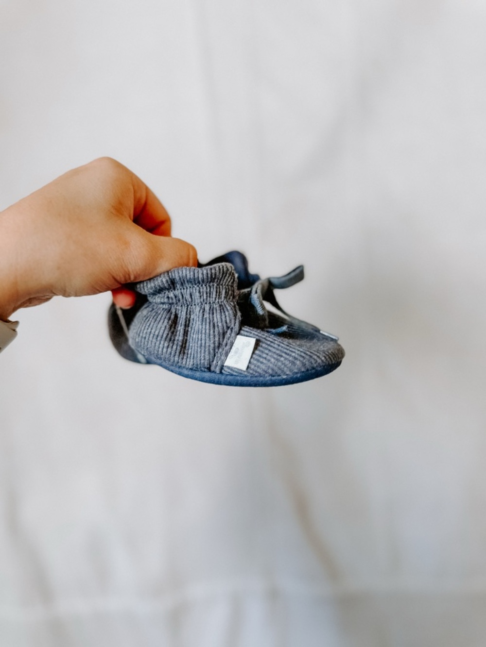 BearPaw Gray Knit Baby Walker Shoe. Baby booties. Heather gray babyslip on shoe.